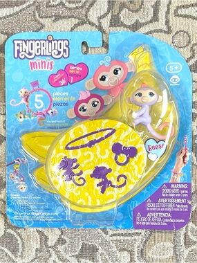 4/$20 Fingerlings Minis Series 1 - 3 Figures, 1 Charm, 1 Bracelet